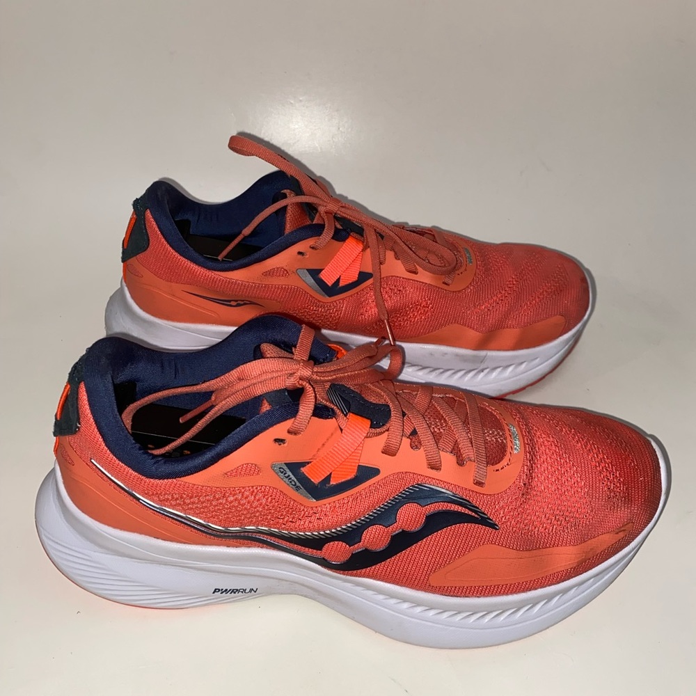 SAUCONY PWRRUN Sneakers Sz Wonen’s 9.5 Pink